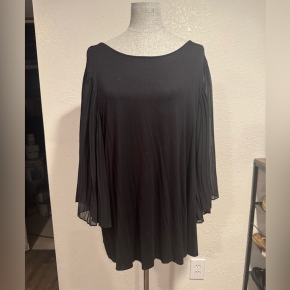 Cable & Gauge Tops - Cable and Gauge woman Sz 2x Elegant Black Women's Top w flowy sleeves